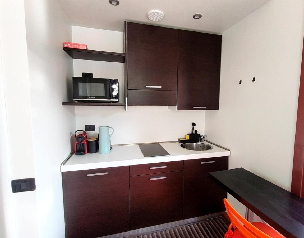 Exclusive And Unobtainable Big Terrace In Milano Downtown With Ac, Wifi, Subway M1 And M2 In Shopping Area Milão Exterior foto